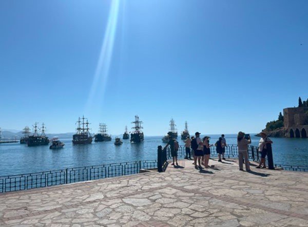 Kruvaziyer Gemisi Bin 769 Yolcu 733 Mürettebatlı Alanya’ya Demirledi