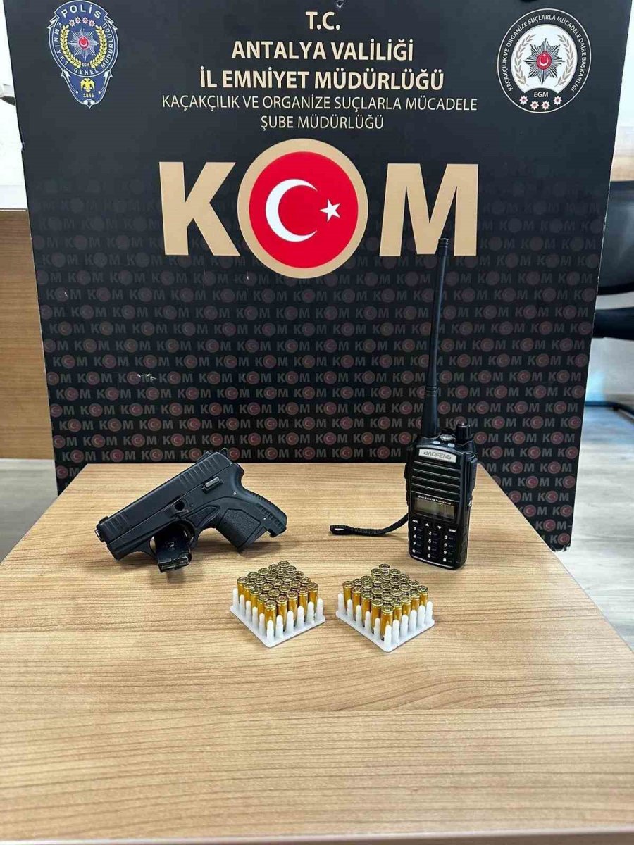 Antalya’da Milyonlarca Makaron Ve Binlerce Litre Kaçak İçki Ele Geçirildi