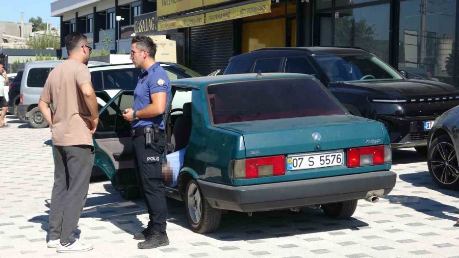 Antalya’da Park Halindeki Otomobilin Arka Koltuğunda Ölü Bulundu