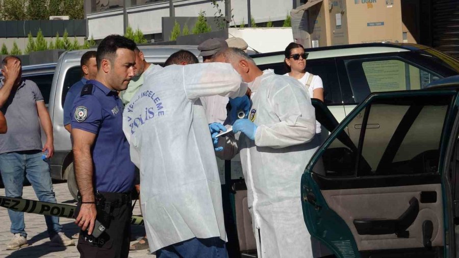 Antalya’da Park Halindeki Otomobilin Arka Koltuğunda Ölü Bulundu