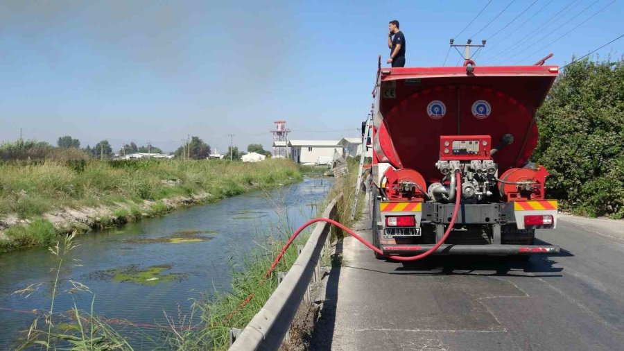 Antalya’da Kargılık Alanda Yangın