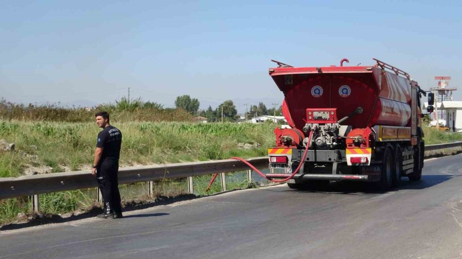 Antalya’da Kargılık Alanda Yangın