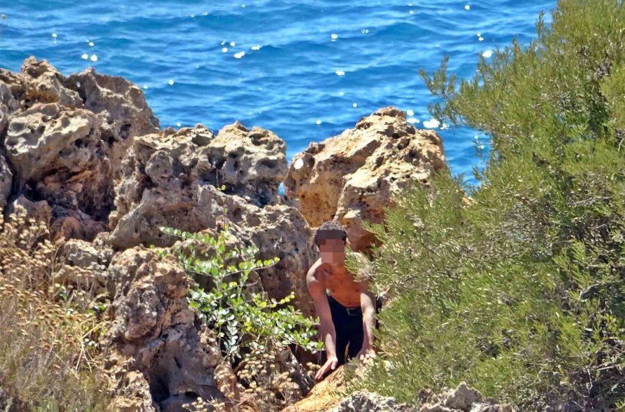 Falezlerden Tehlikeli Atlayış Keyfine, Polisin ‘atlarsan Karakola Götürürüm’ Sözü Engel Oldu