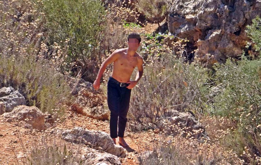 Falezlerden Tehlikeli Atlayış Keyfine, Polisin ‘atlarsan Karakola Götürürüm’ Sözü Engel Oldu