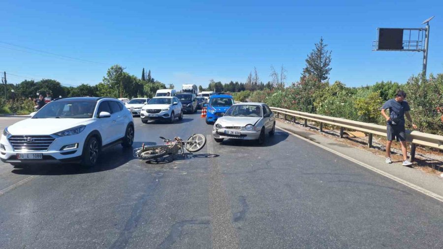 Manavgat’ta Motosiklet İle Otomobil Çarpıştı: 2 Yaralı
