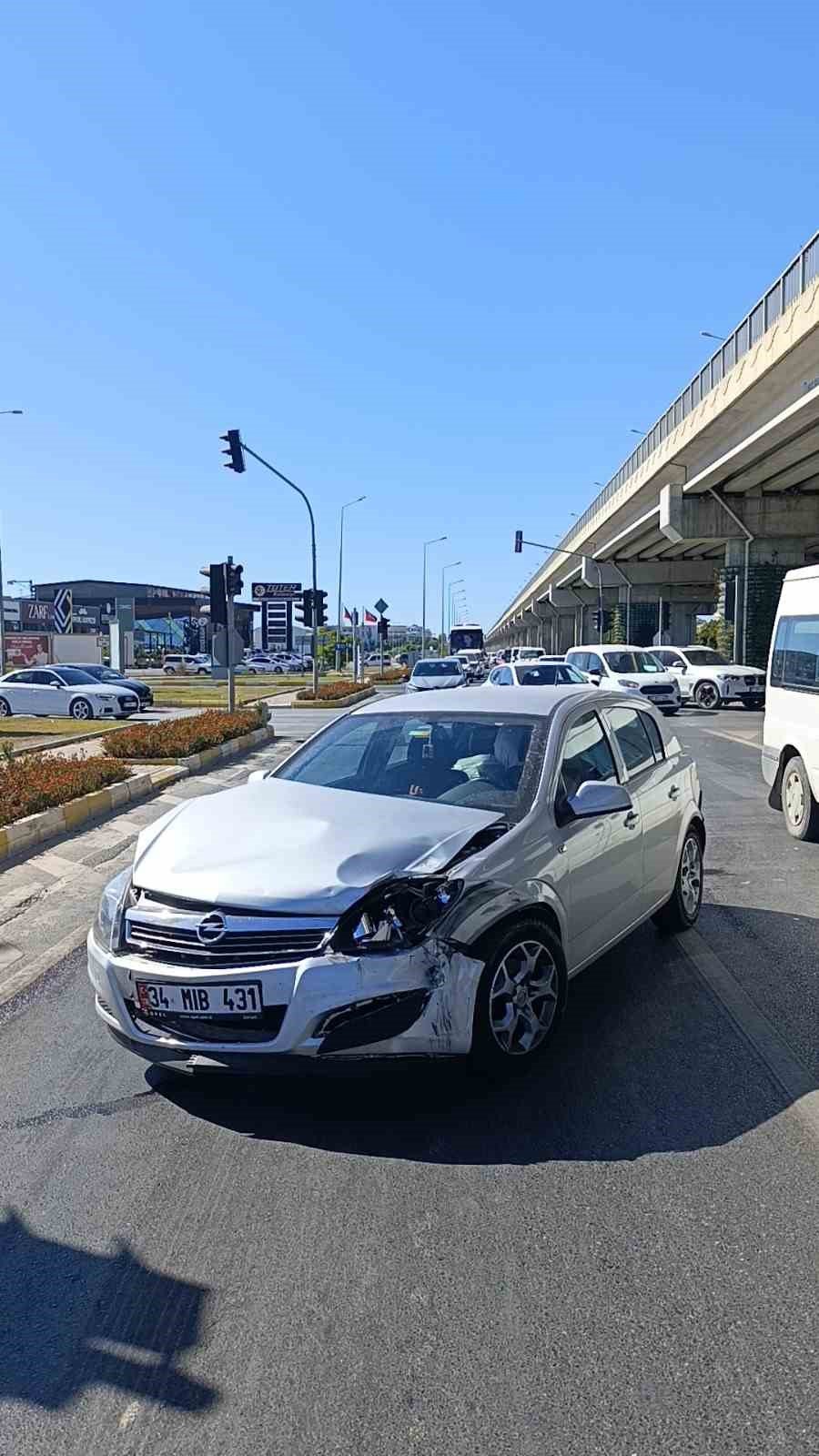 Kırmızı Işık İhlali Kazaya Yol Açtı: 1 Yaralı