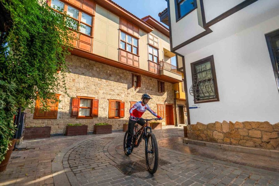 Tarihin Dar Sokaklarında Pedal Sesleri: Pedalia Fest Oldtown Başlıyor