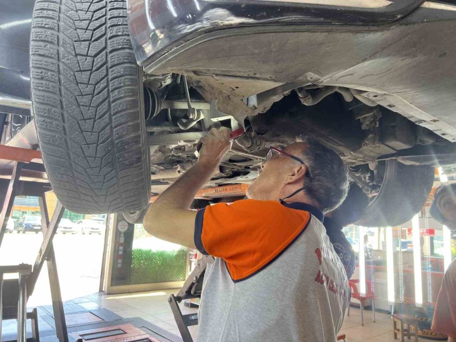 Tam 7 Araçtan Parça Birleştirip Bir Otomobil Yaptılar