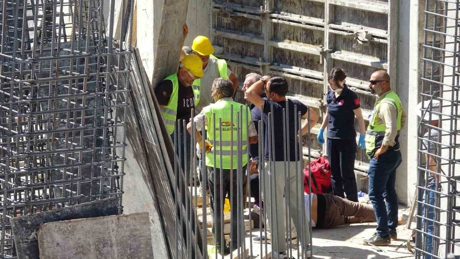 İnşaattan Düşüp Koluna Demir Saplanan İşçiye Kurtarma Operasyonu