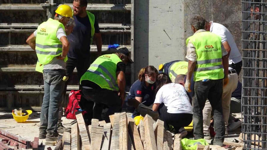İnşaattan Düşüp Koluna Demir Saplanan İşçiye Kurtarma Operasyonu