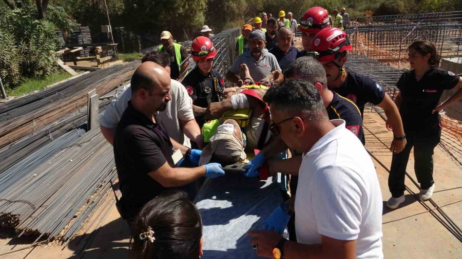 İnşaattan Düşüp Koluna Demir Saplanan İşçiye Kurtarma Operasyonu