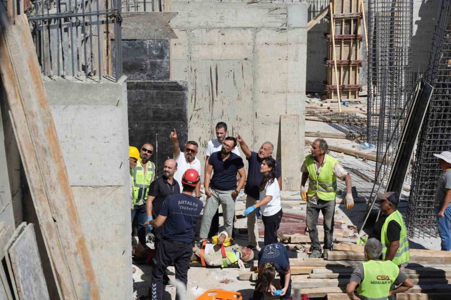 İnşaattan Düşüp Koluna Demir Saplanan İşçiye Kurtarma Operasyonu