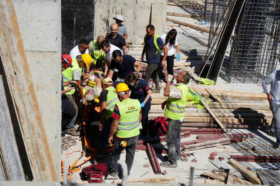 İnşaattan Düşüp Koluna Demir Saplanan İşçiye Kurtarma Operasyonu