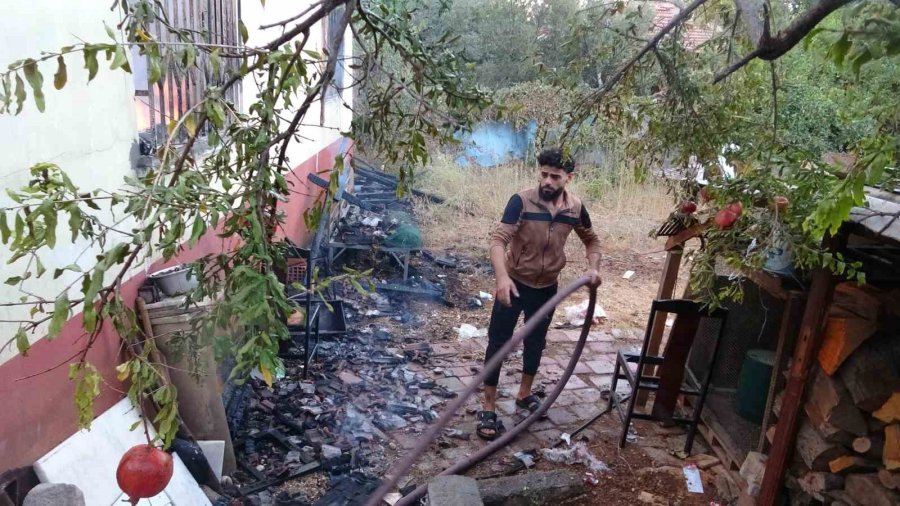 Kızını Alevlerin Arasından Çıkardı, Evi Gözlerinin Önünde Küle Döndü