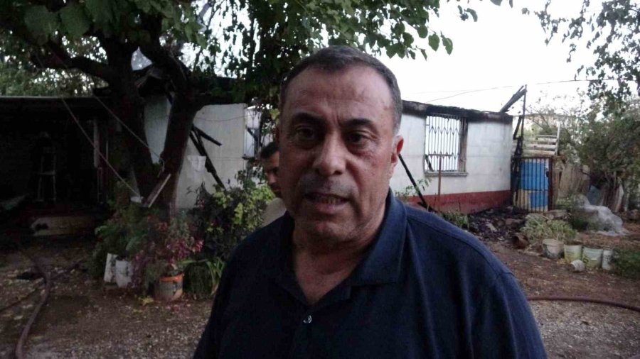 Kızını Alevlerin Arasından Çıkardı, Evi Gözlerinin Önünde Küle Döndü