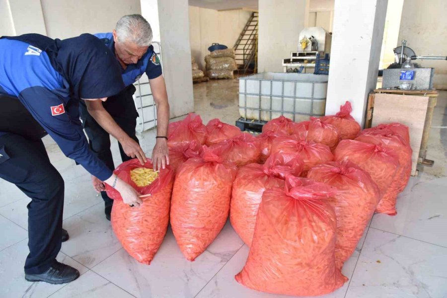 Otel Ve Restoranlara Verilen 1,5 Ton İşlenmiş Patates İmha Edildi
