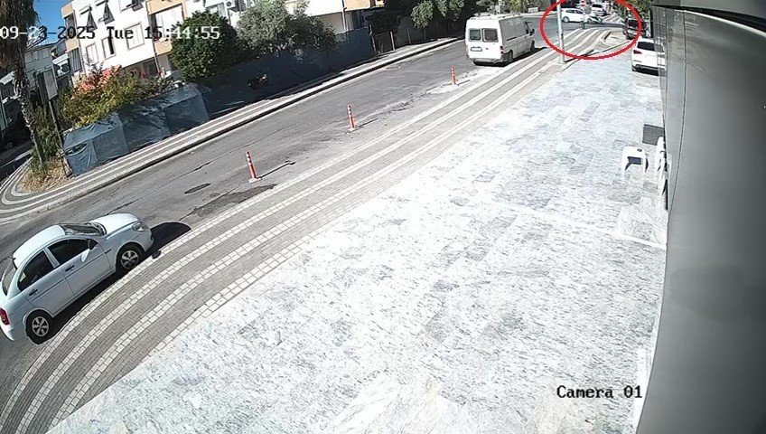 ‘dur’ Levhasına Rağmen Durmayan Motorlu Bisiklet Otomobile Çarptı: 1 Yaralı