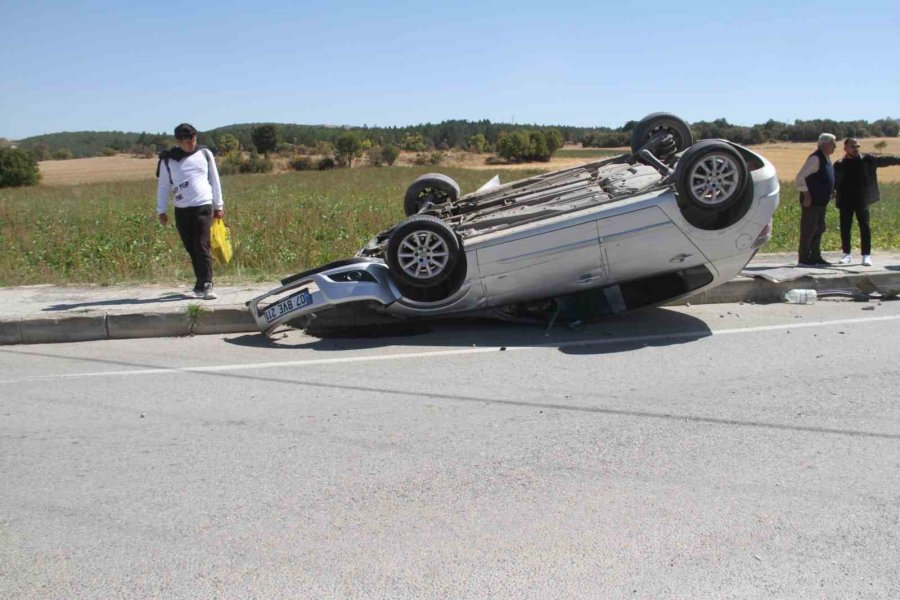 Konya’da Devrilen Otomobilin Sürücüsü Yaralandı