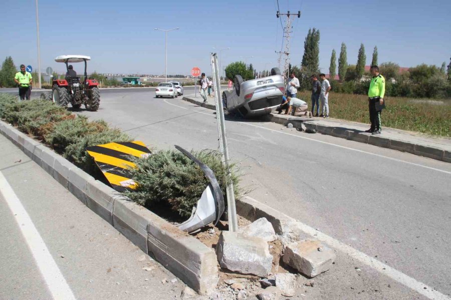 Konya’da Devrilen Otomobilin Sürücüsü Yaralandı