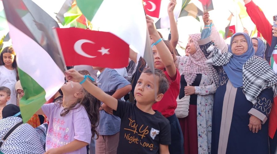 Gazze’ye Yardıma Giden Gemilere Temsili Selamlama