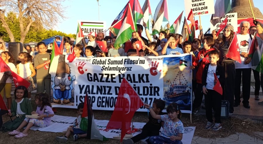 Gazze’ye Yardıma Giden Gemilere Temsili Selamlama