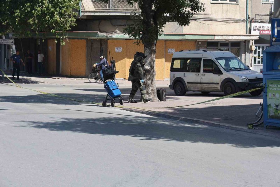Caddeyi Trafiğe Kapattıran Şüpheli Valiz İhbarı Asılsız Çıktı