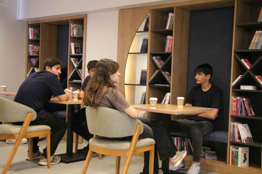 Mersin’de Akdeniz Bilgi Limanı Kütüphanesi Açıldı