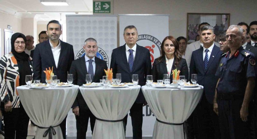 Mersin’de Akdeniz Bilgi Limanı Kütüphanesi Açıldı