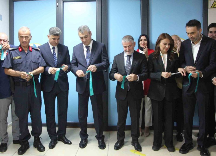 Mersin’de Akdeniz Bilgi Limanı Kütüphanesi Açıldı