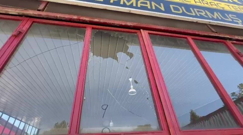 Antalya’da Kapüşonlu Şüpheli, 15 Dakika Arayla 2 İş Yerini Pompalı Tüfekle Kurşunladı