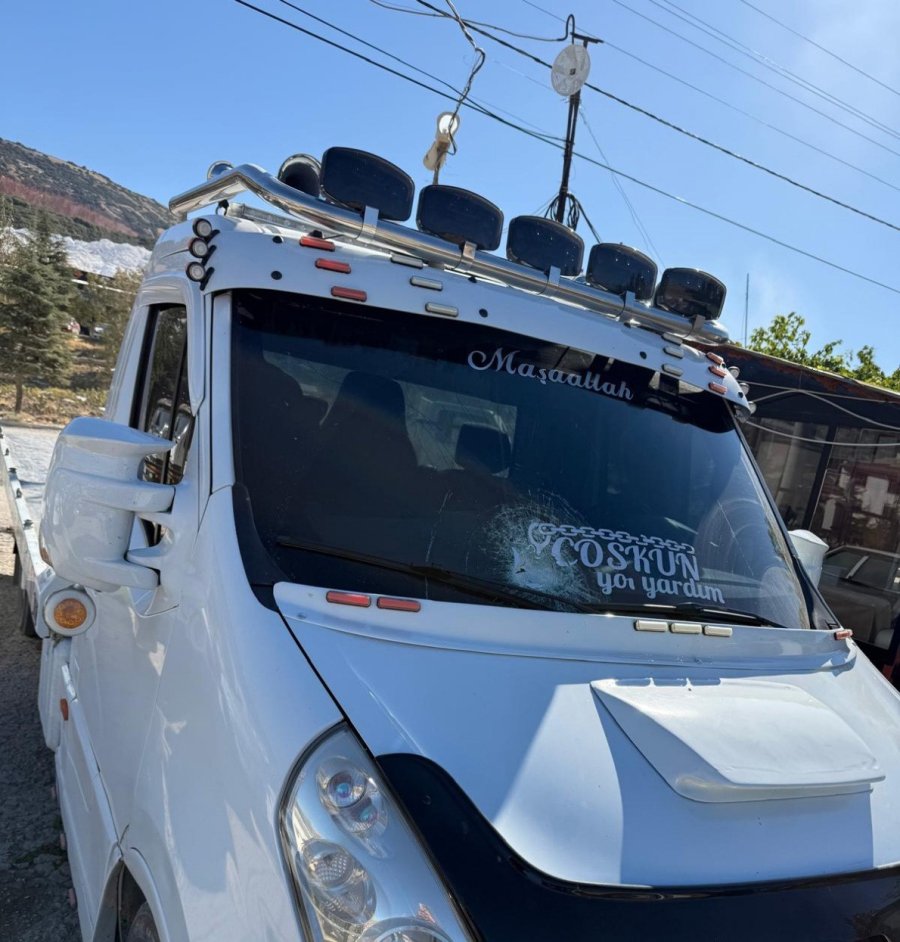 Antalya’da Kapüşonlu Şüpheli, 15 Dakika Arayla 2 İş Yerini Pompalı Tüfekle Kurşunladı