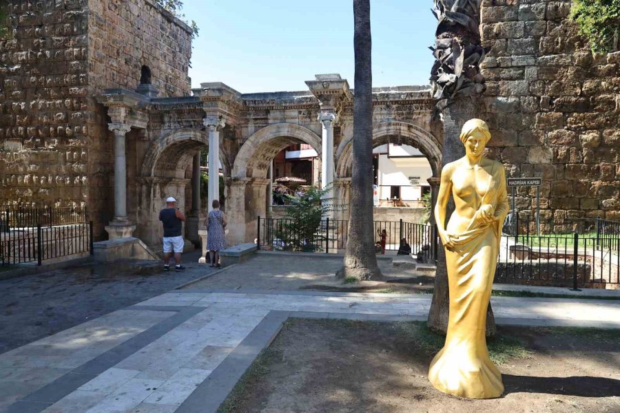 Antalya’da Altın Portakal İçin Geri Sayım Başladı: 62’nci Yıla Özel 62 Venüs Heykeli