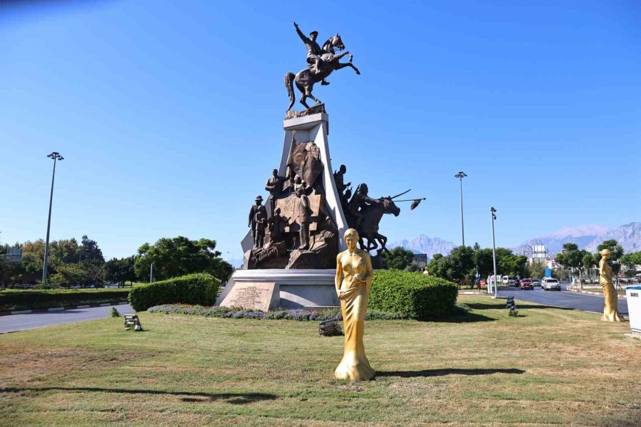 Antalya’da Altın Portakal İçin Geri Sayım Başladı: 62’nci Yıla Özel 62 Venüs Heykeli