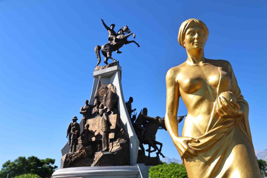 Antalya’da Altın Portakal İçin Geri Sayım Başladı: 62’nci Yıla Özel 62 Venüs Heykeli