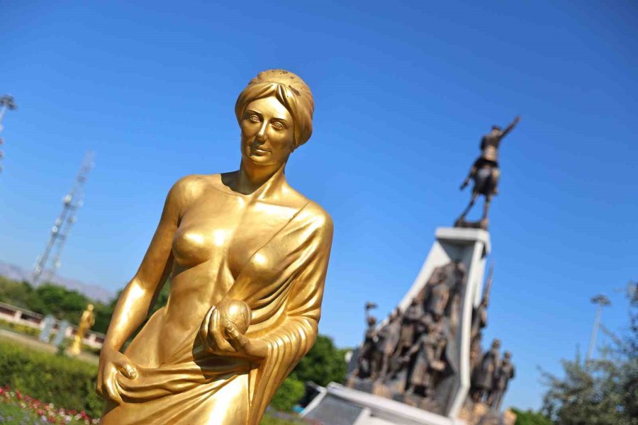 Antalya’da Altın Portakal İçin Geri Sayım Başladı: 62’nci Yıla Özel 62 Venüs Heykeli