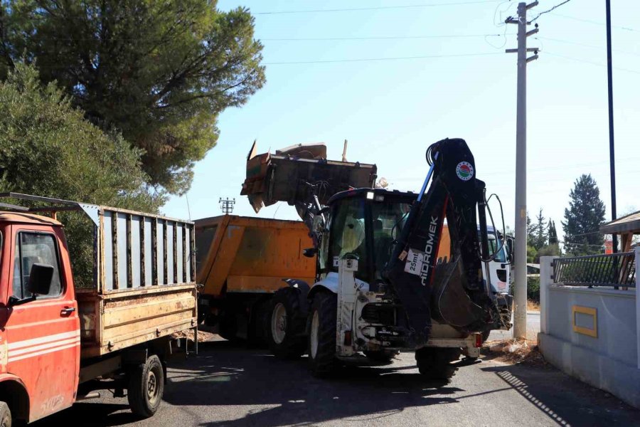 Çöp Eve Temizliğe Gelen Belediye Ekiplerine Zor Anlar Yaşattı