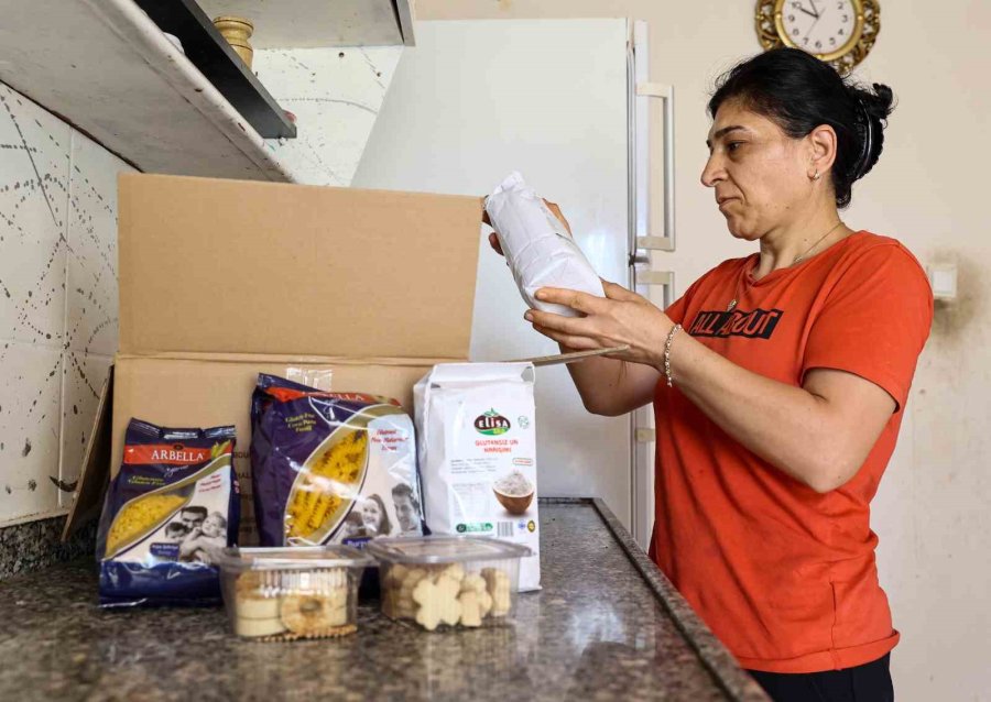 Antalya Büyükşehir’in Çölyak Hastalarına Gıda Yardımı Sürüyor