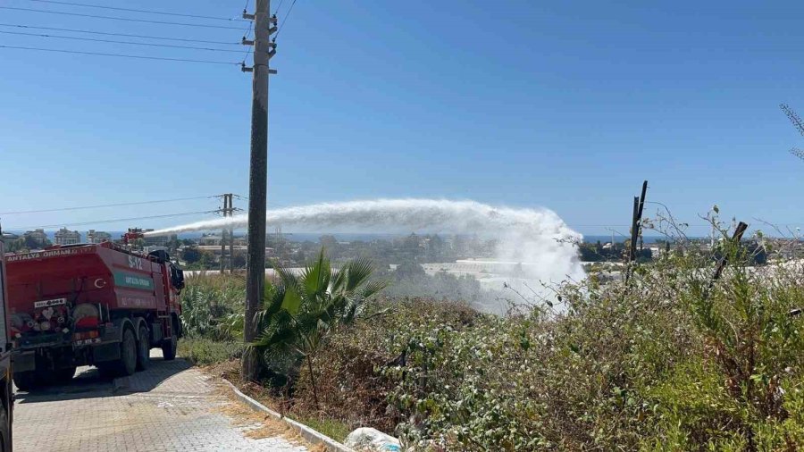 Alanya’da Serada Çıkan Yangın Depoya Sıçradı