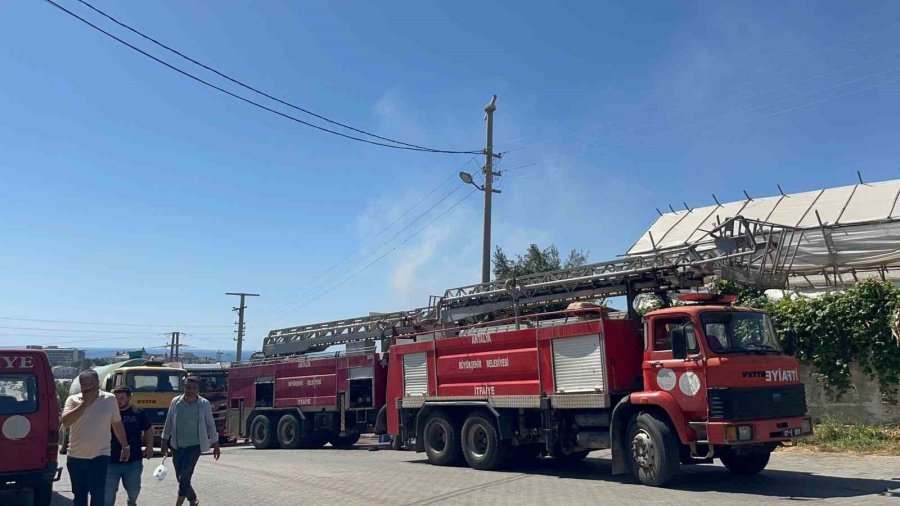 Alanya’da Serada Çıkan Yangın Depoya Sıçradı