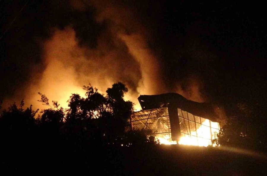 Kundakçı Komşu Yüzünden Yarım Kalan Düğün İmece Usulü Yapıldı