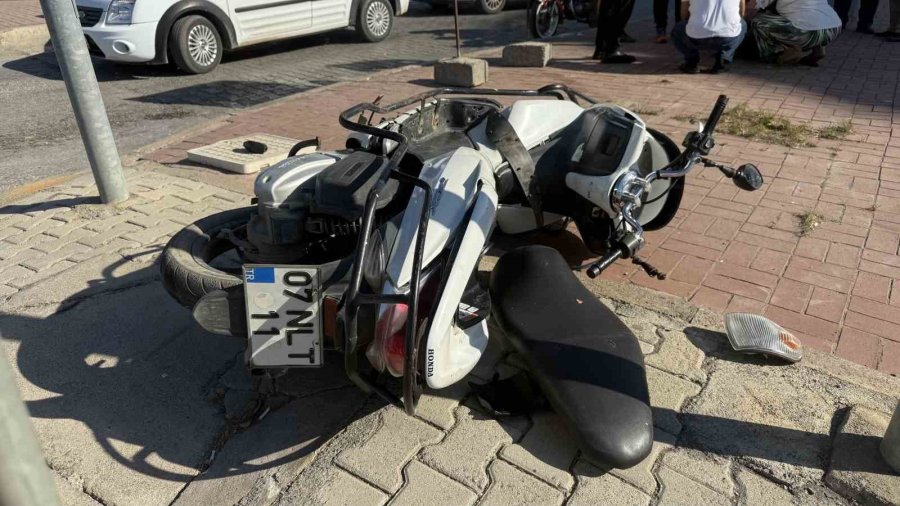 Gazipaşa’da Minibüs İle Motosiklet Çarpıştı: 1 Yaralı