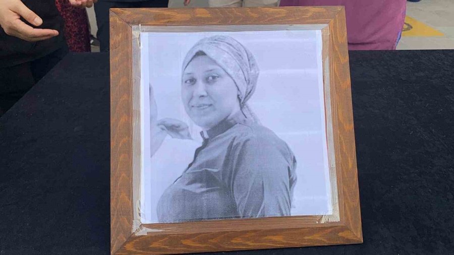 İkiz Annesi Hastane Personeli Hastalığa Yenik Düştü