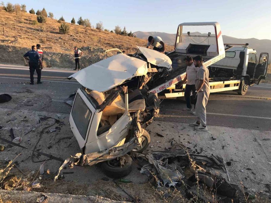 Konya’da Feci Kaza: İkiz Kardeşler Hayatını Kaybetti, 5 Kişi Yaralandı