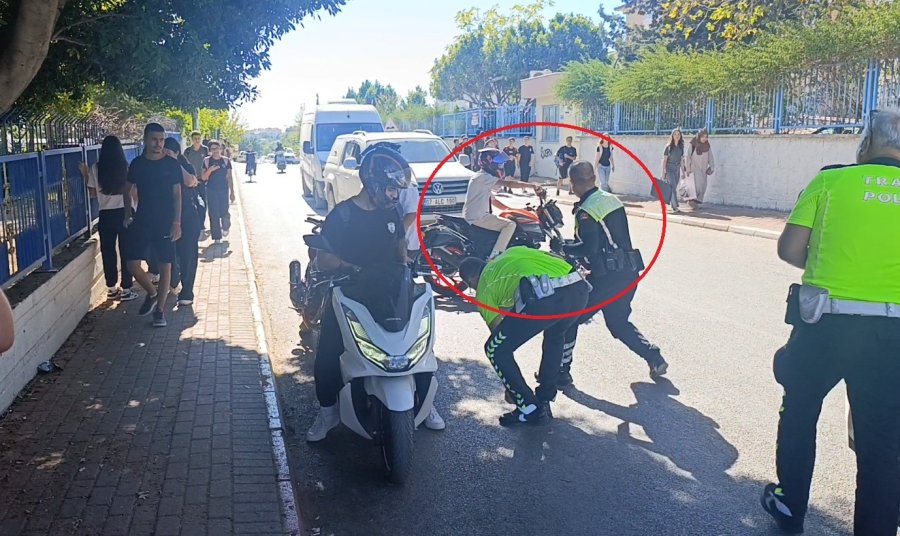 Denetime Takılan Motosikletli Polisin Arkasını Dönmesini Fırsat Bilip ’u’ Dönüşü Yaparak Kaçtı