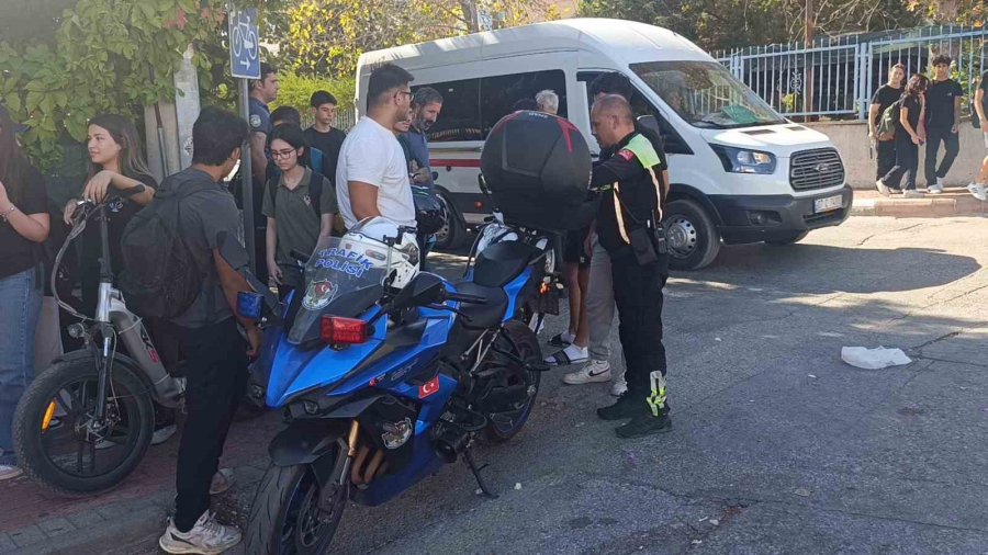 Denetime Takılan Motosikletli Polisin Arkasını Dönmesini Fırsat Bilip ’u’ Dönüşü Yaparak Kaçtı