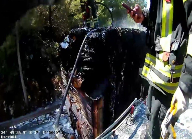 Mersin’de Karton Yüklü Tırda Yangın