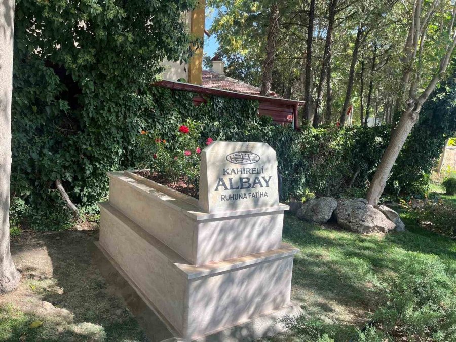 Yol Ortasındaki Mezar Yeni Yerine Taşındı