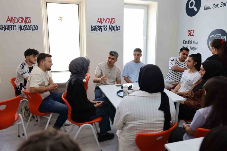 Akdeniz Belediyesinden Gençlere Üniversite Hazırlık Desteği