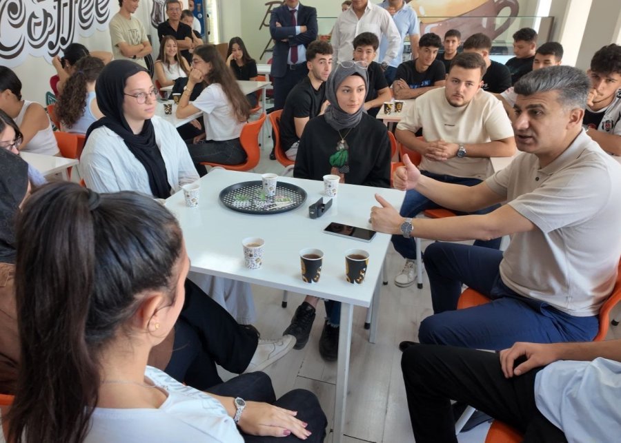 Akdeniz Belediyesinden Gençlere Üniversite Hazırlık Desteği