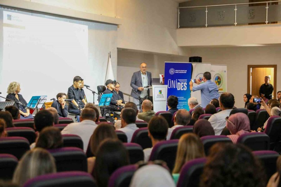 Engelsiz Yürekler, Aşık Veysel’in Türkülerini Yaşatıyor